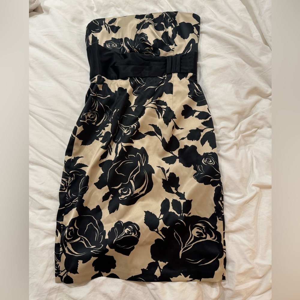 White House Black Market size 4 strapless formal dress